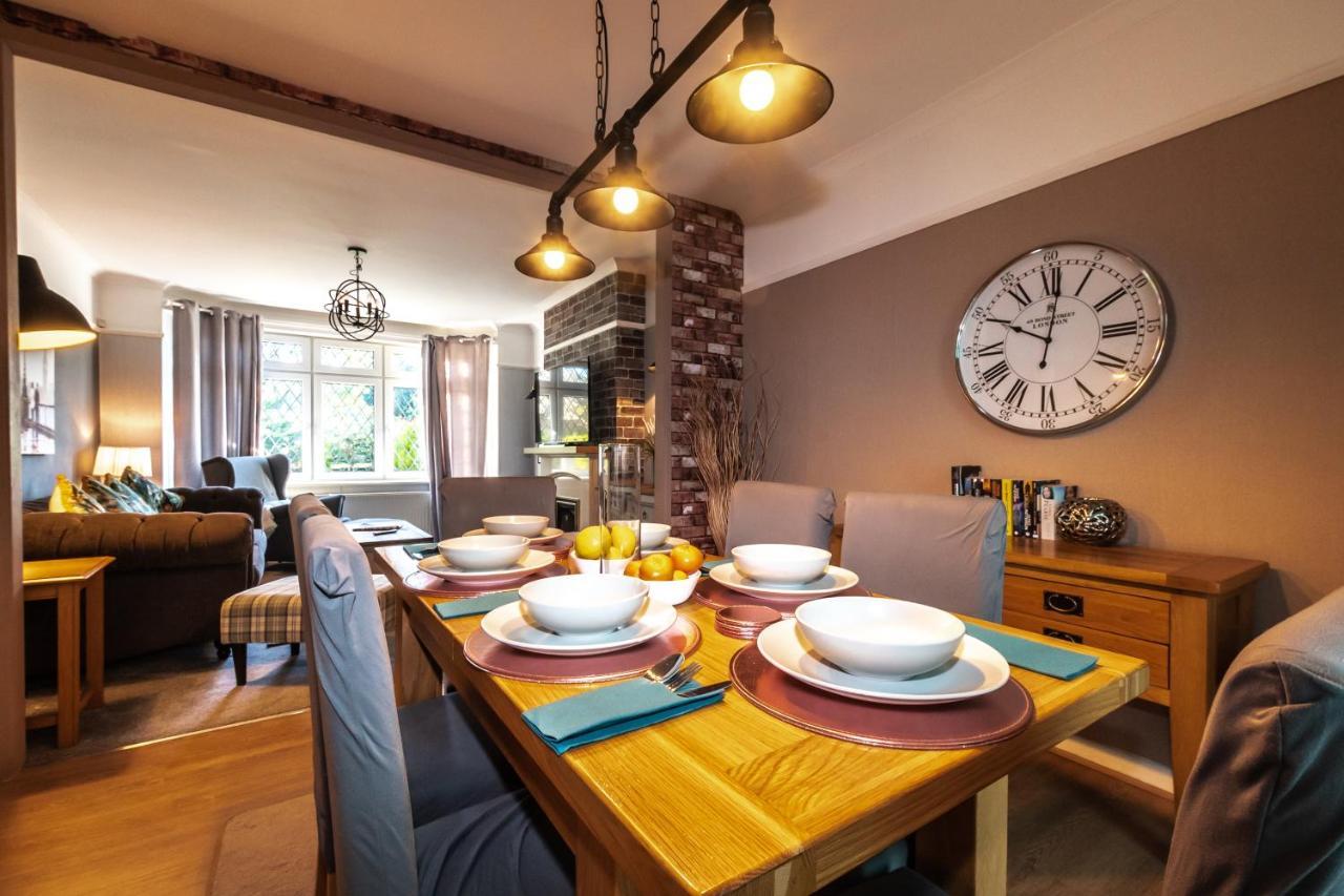 Cheerful 3-Bedroom Douglas House With Patio Southampton Dış mekan fotoğraf