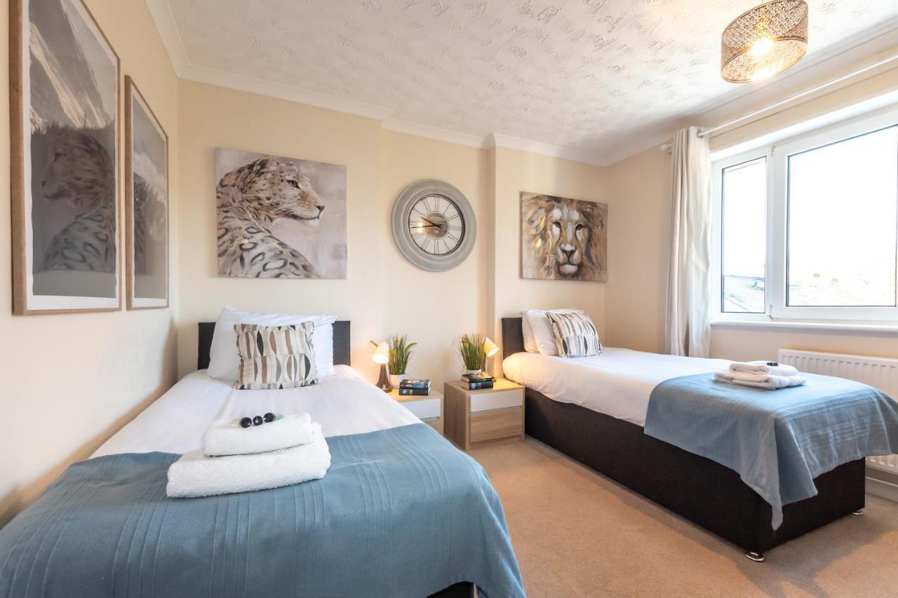 Cheerful 3-Bedroom Douglas House With Patio Southampton Dış mekan fotoğraf