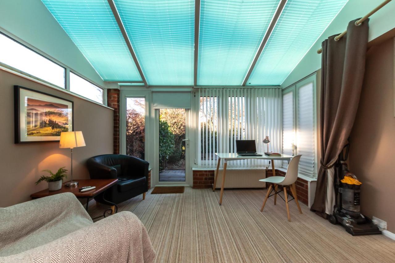 Cheerful 3-Bedroom Douglas House With Patio Southampton Dış mekan fotoğraf