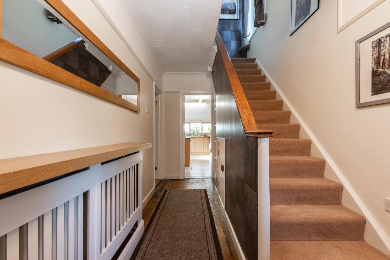 Cheerful 3-Bedroom Douglas House With Patio Southampton Dış mekan fotoğraf