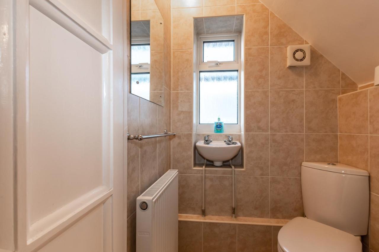 Cheerful 3-Bedroom Douglas House With Patio Southampton Dış mekan fotoğraf