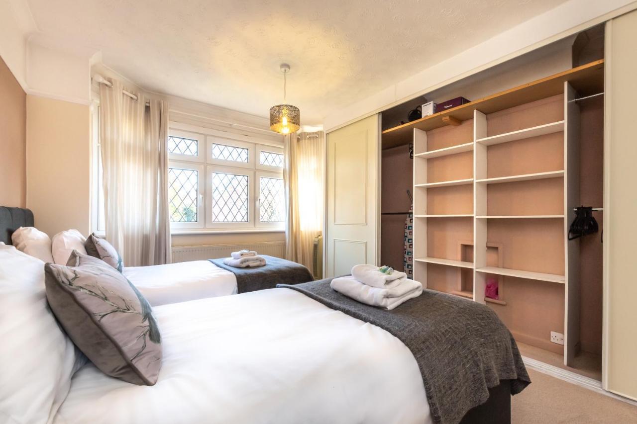 Cheerful 3-Bedroom Douglas House With Patio Southampton Dış mekan fotoğraf